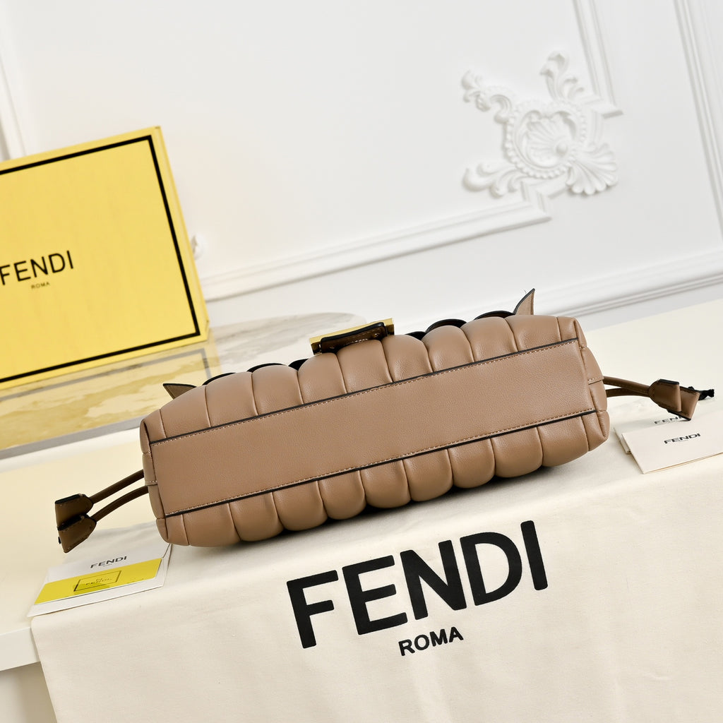 B1P36F106 Popular leather bag