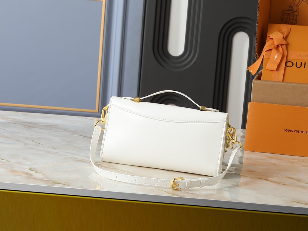 B1R15E145 Popular leather bag