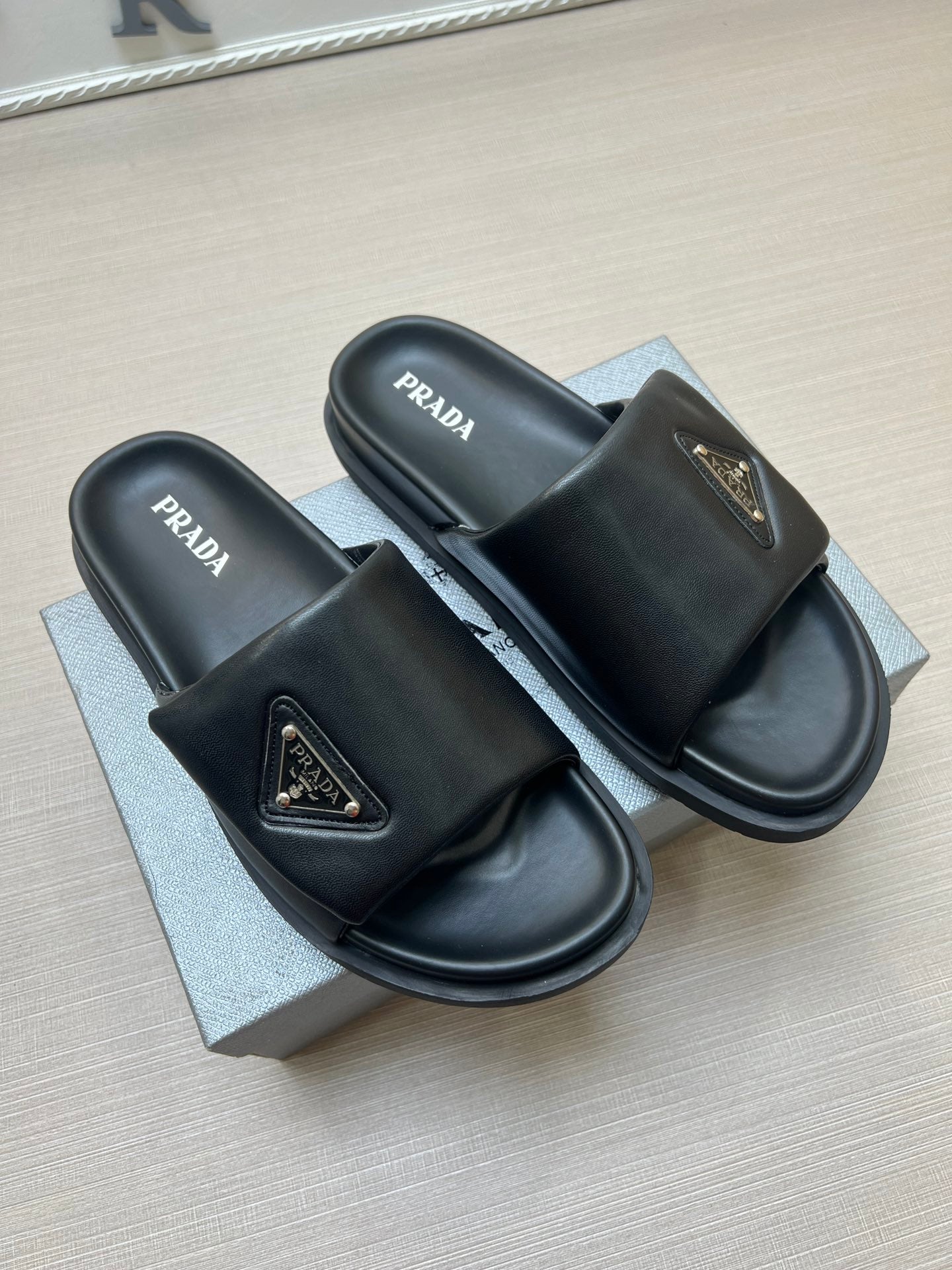 Z5ZPD5 Popular slippers