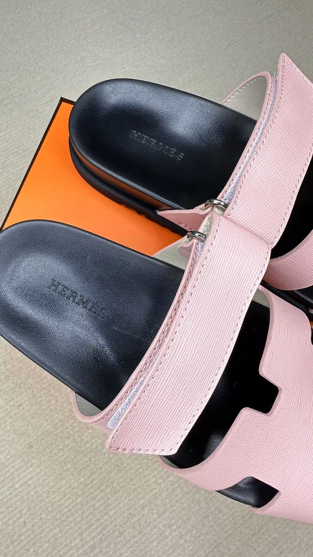 Z2Q55H26 Popular leather shoes