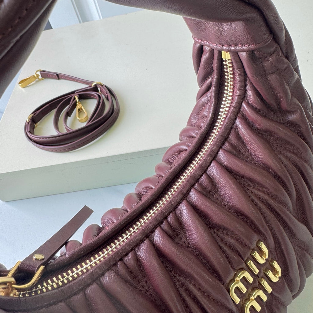 B1P46A120 Popular leather bag（29x24x10cm）