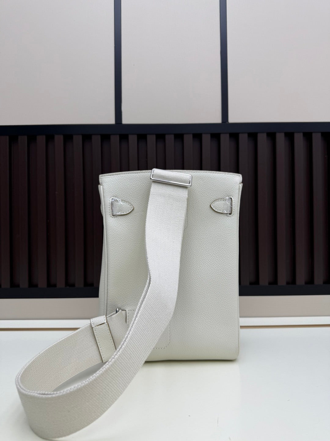 B1P36H46 Popular leather bag