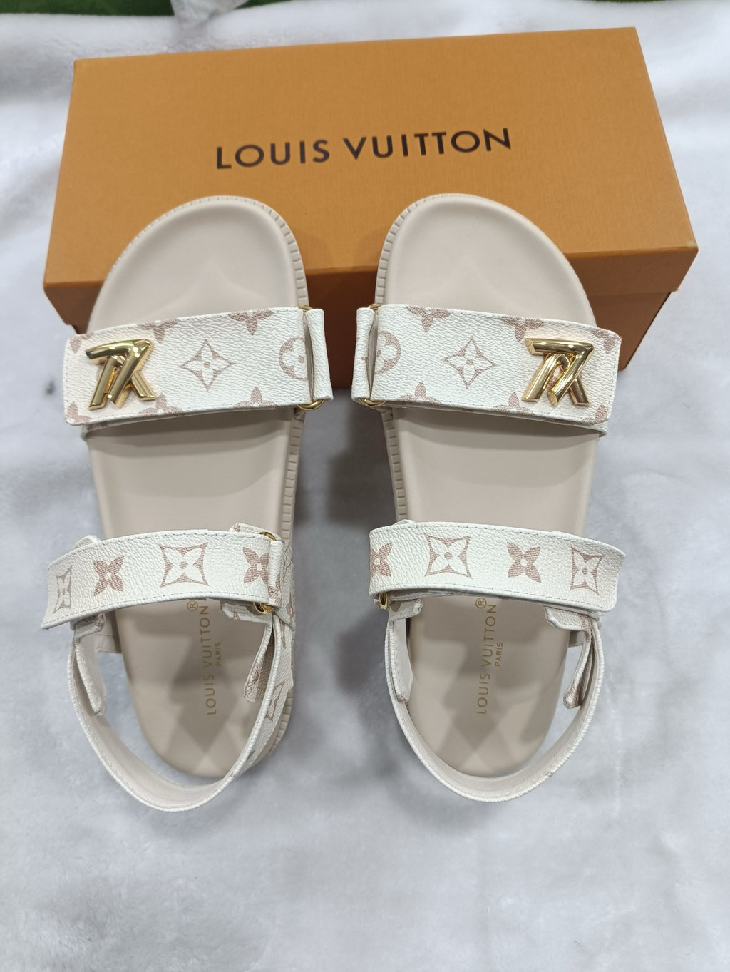 Z5LE211 Popular sandals