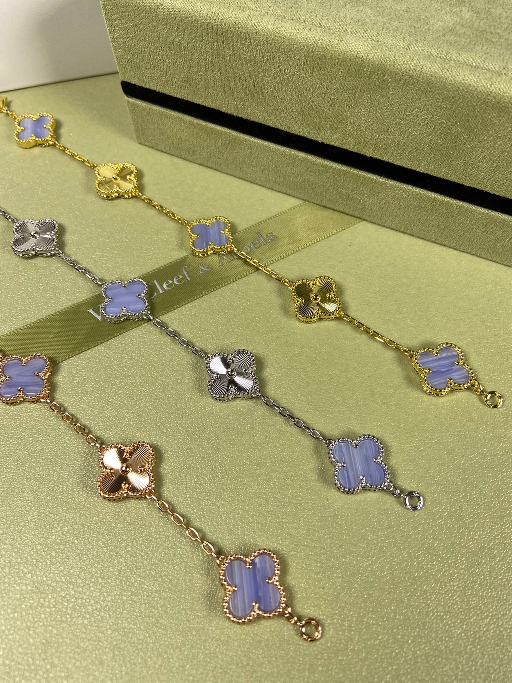 X5X94VA181K  Popular bracelets  5 flowers normal size1.5cm flower