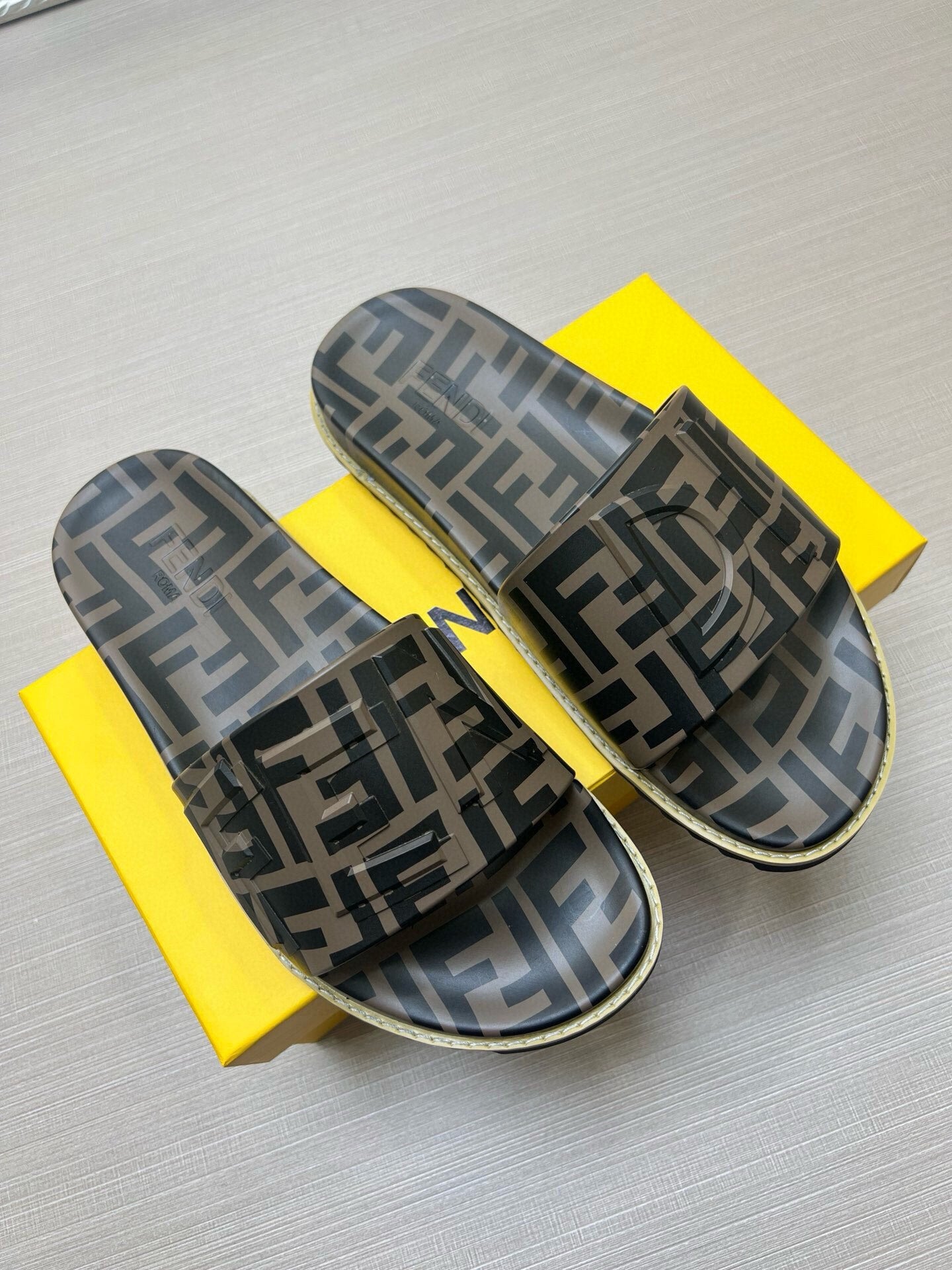 Z5Z35F282 Popular Slippers