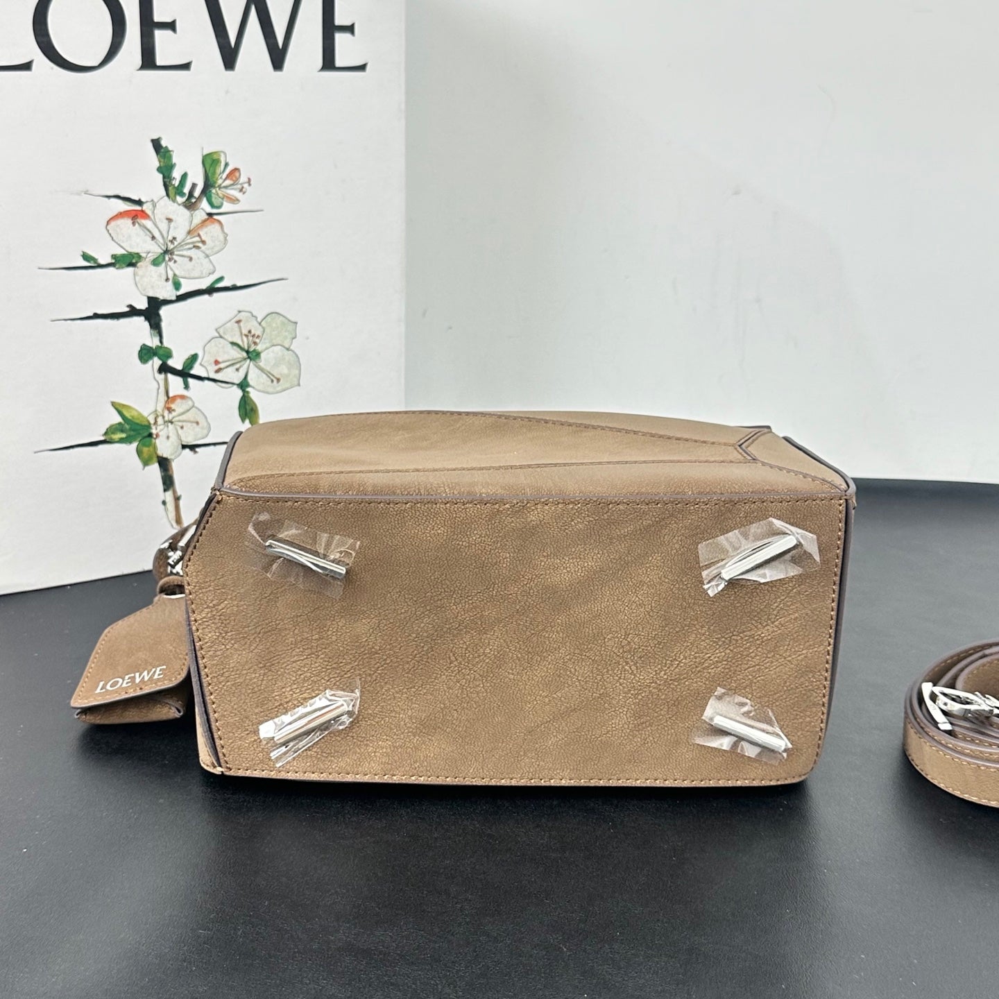 B1R46A10 Popular leather bag