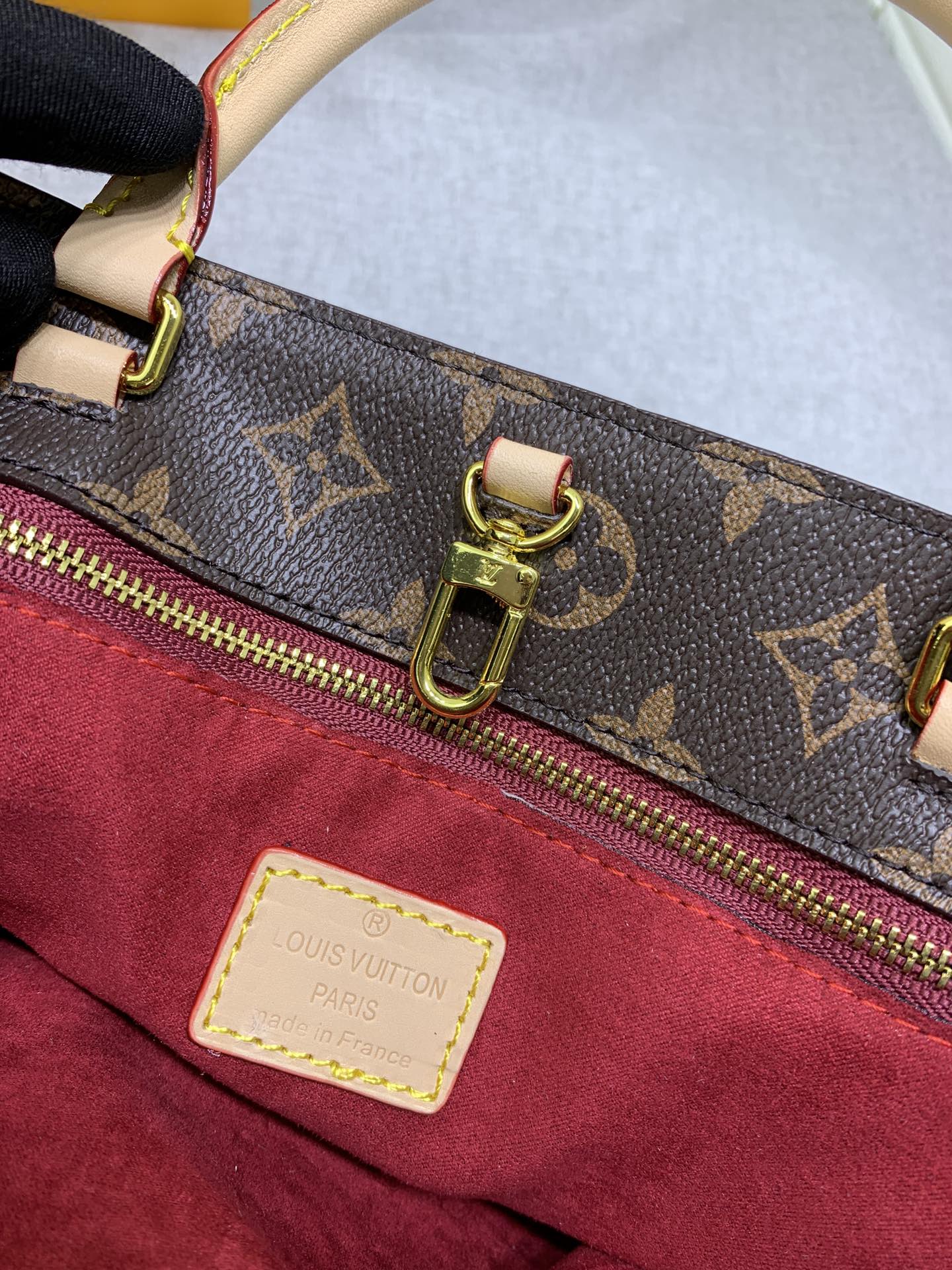 B12X44E330 Popular   leather bag 