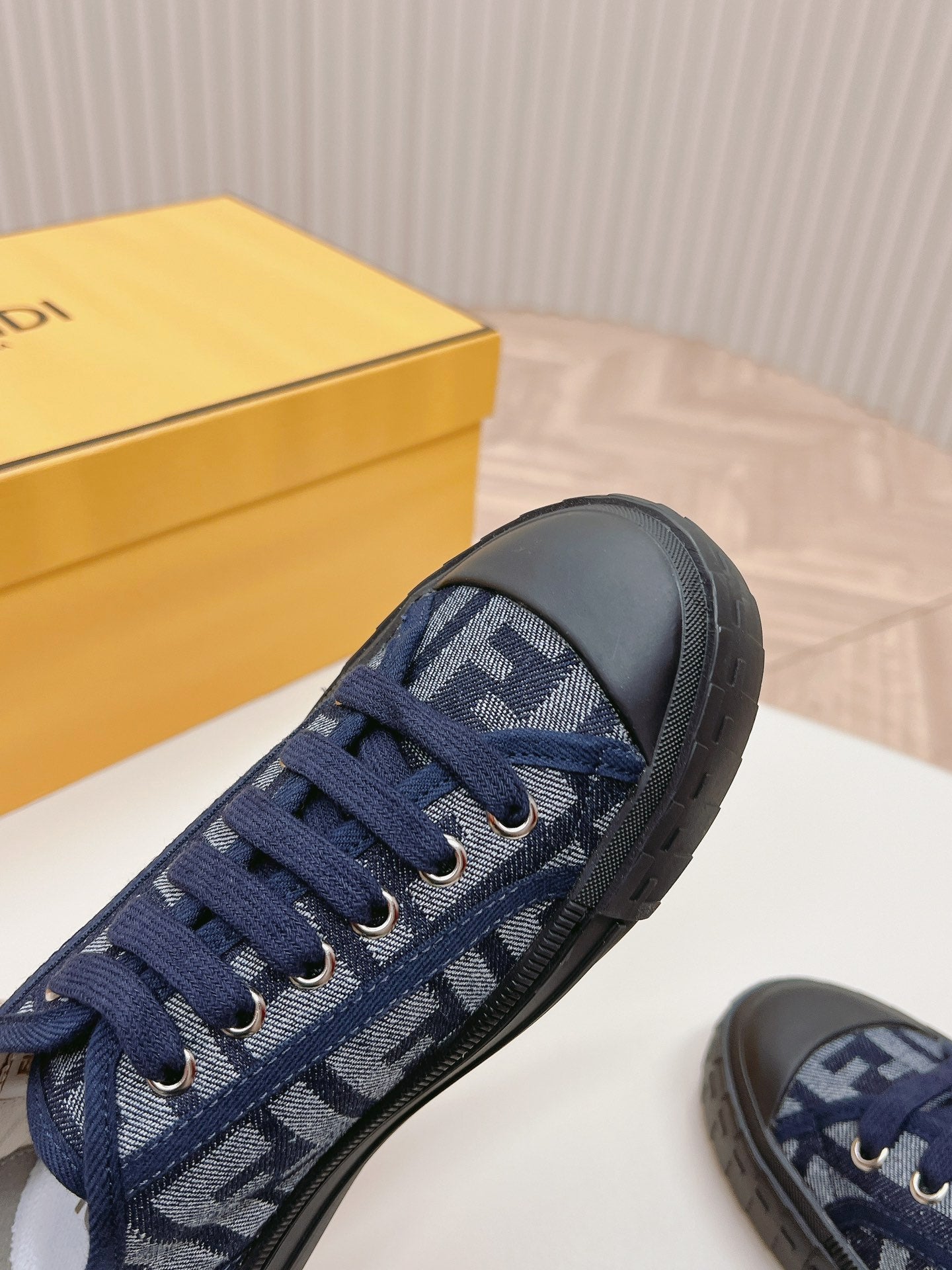 Z2Q105F423 Popular high-quality Shoes