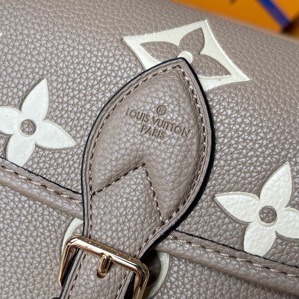 B1P36E38 Popular leather bag