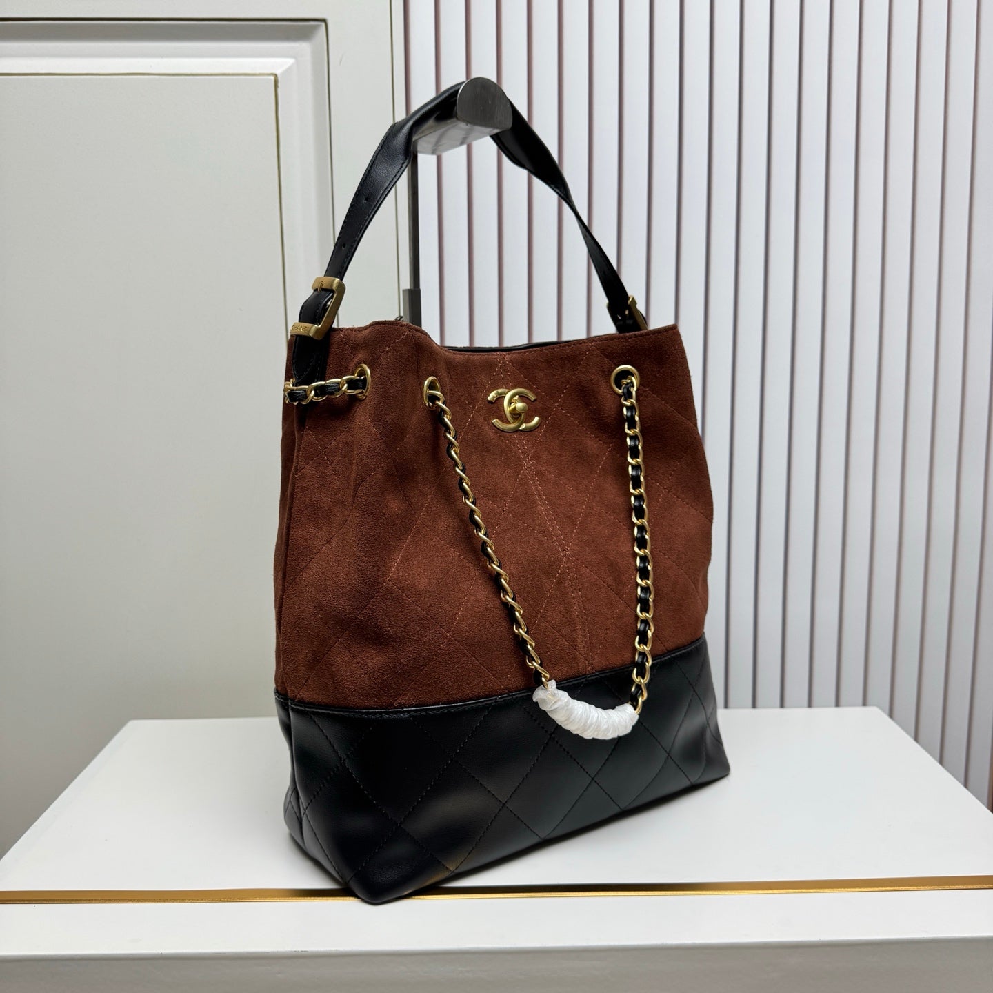 B1P46C19 Popular leather bag