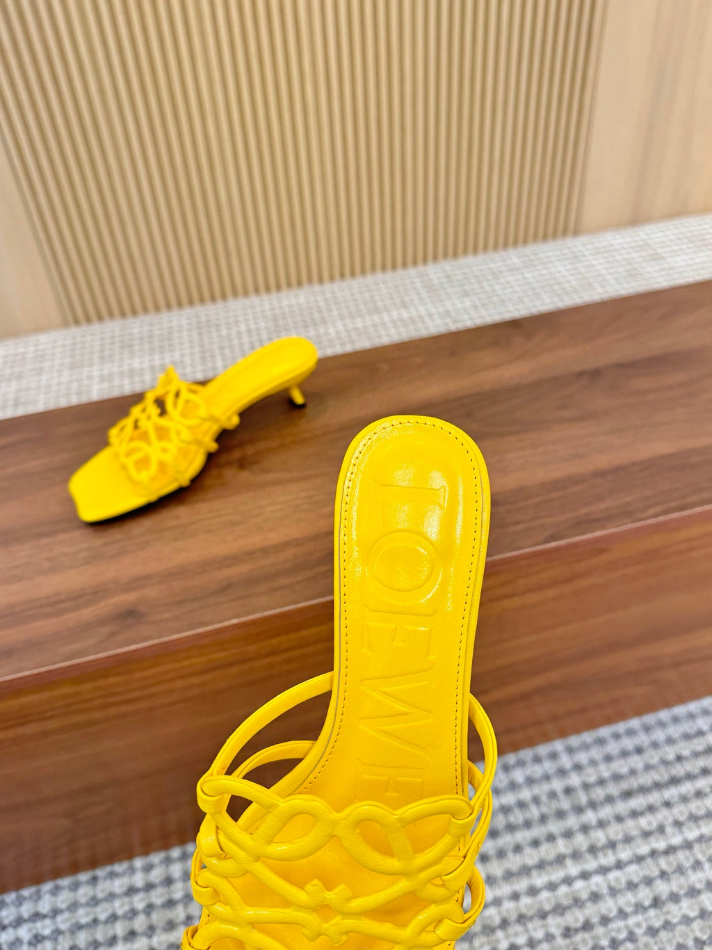 Z2Q55A33 Popular  leather Slippers