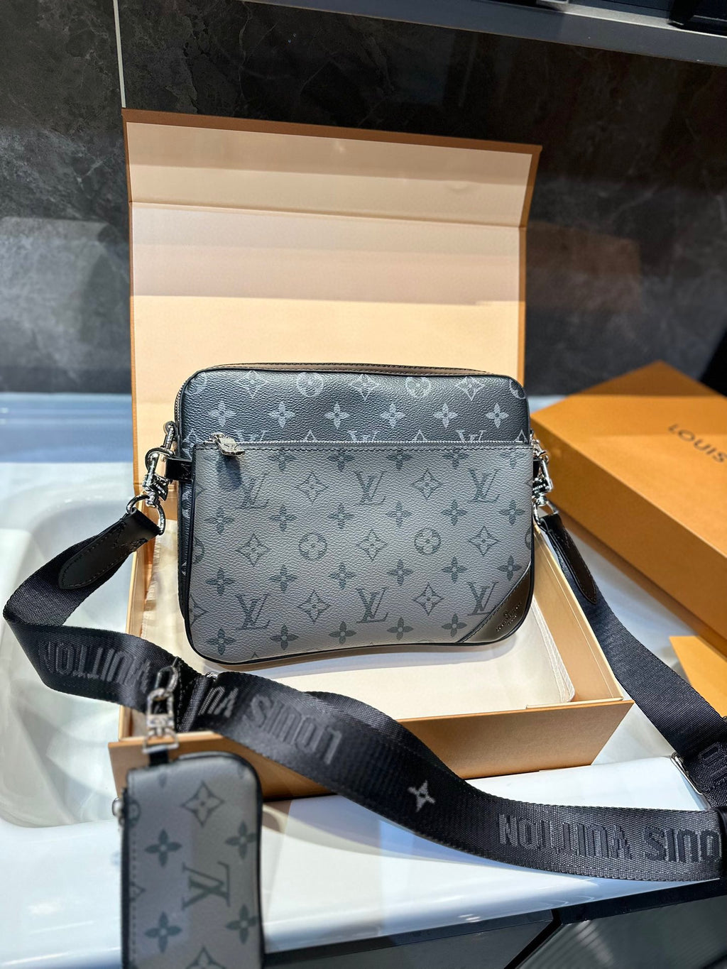 B6X103E232 Popular  leather bag 