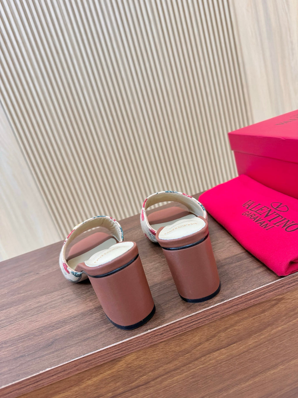 Z2Q55VL32 Popular leather shoes