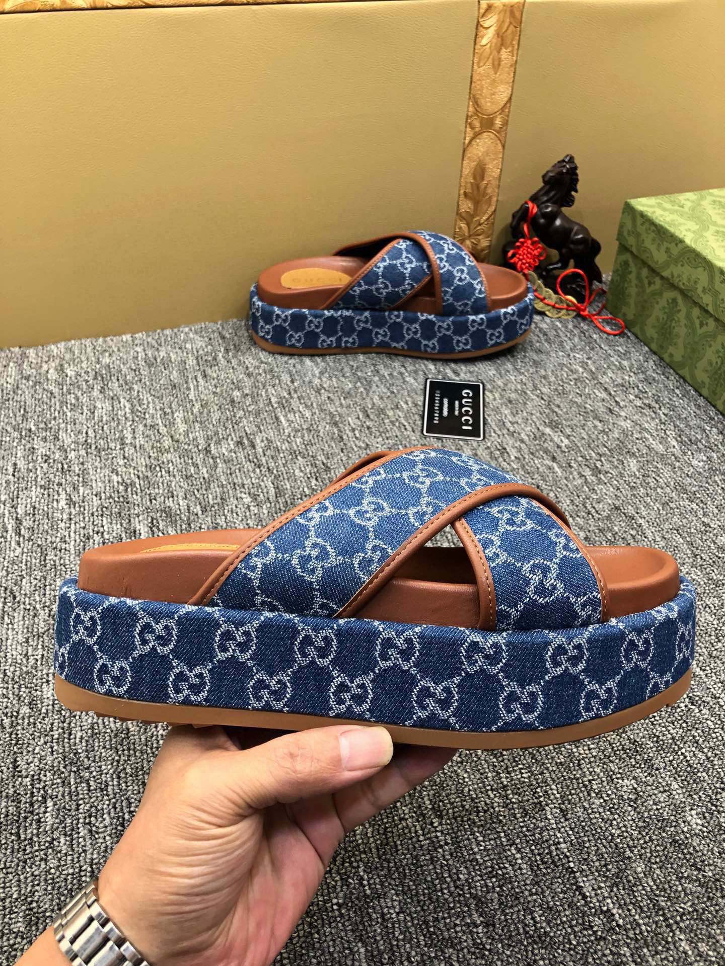 Z5YB69 Popular Slippers