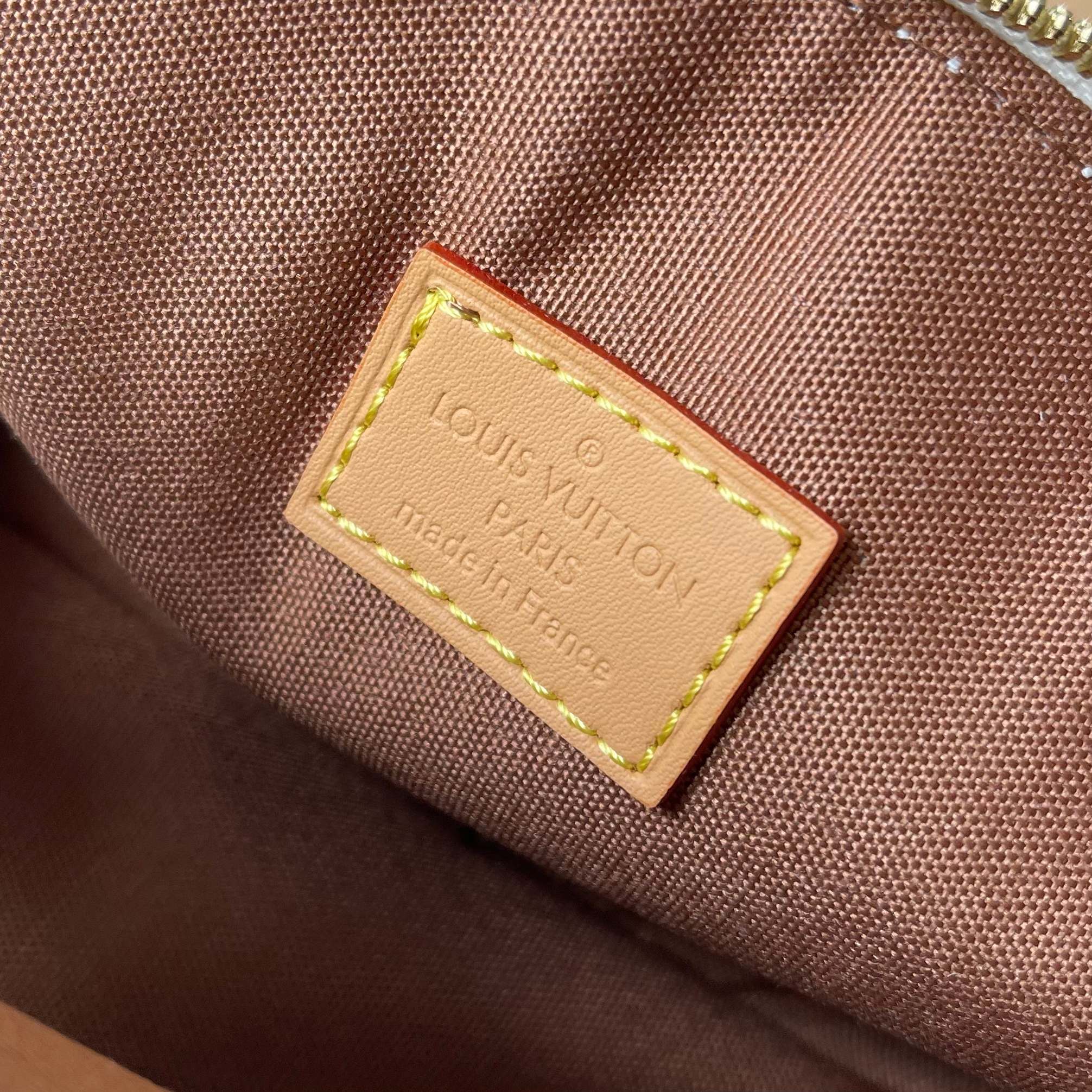 B1P46E101 Popular leather bag