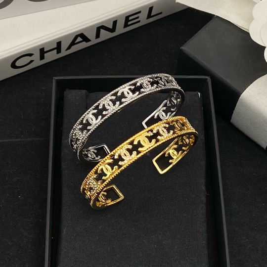 X1Q85C101K  Popular Bracelets