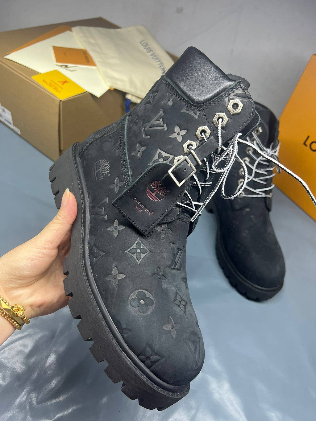 Z2Q105E382 Popular high-quality leather Boots