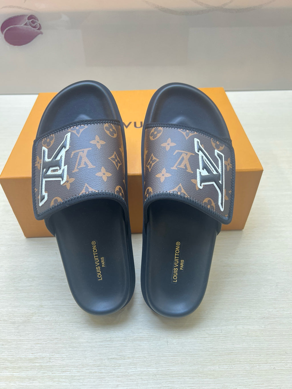 Z5R66E21 Popular  Slippers