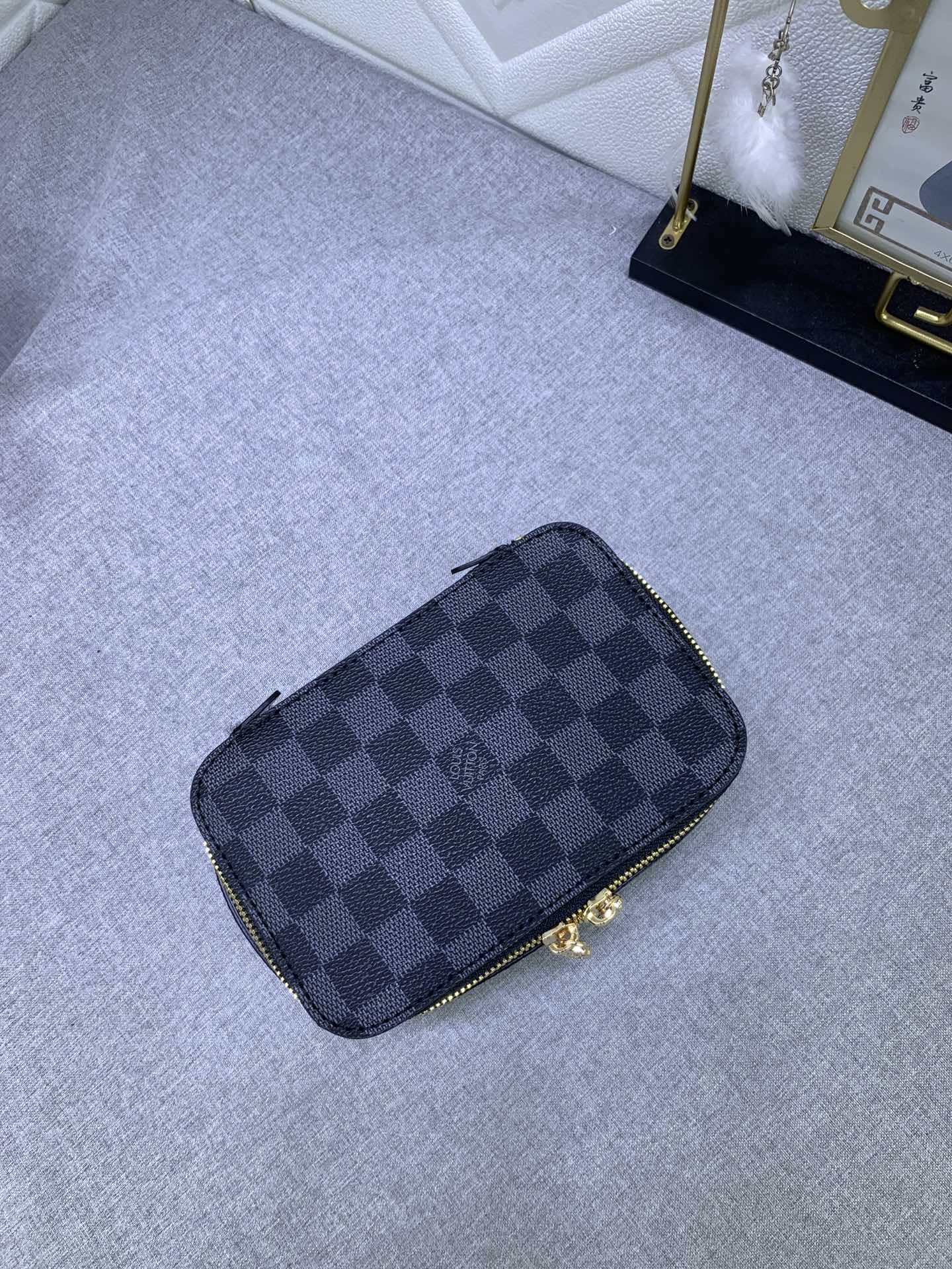 B1X34E272 Popular  leather bag 