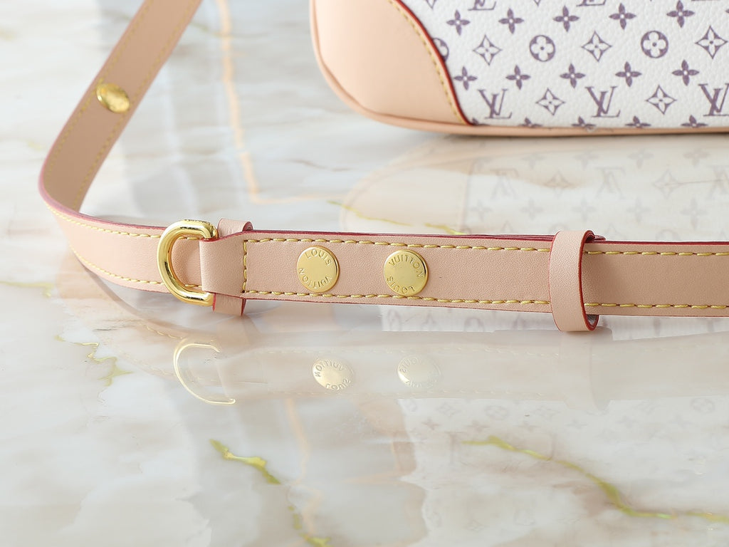 B1R76E49 Popular leather bag