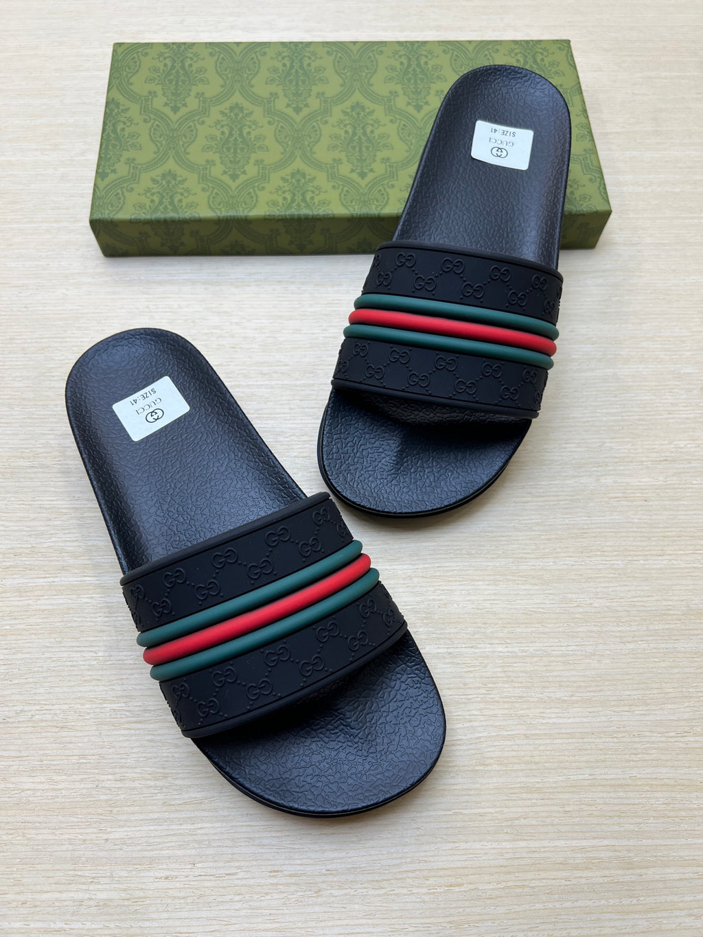 Z5X76B7  Popular slippers