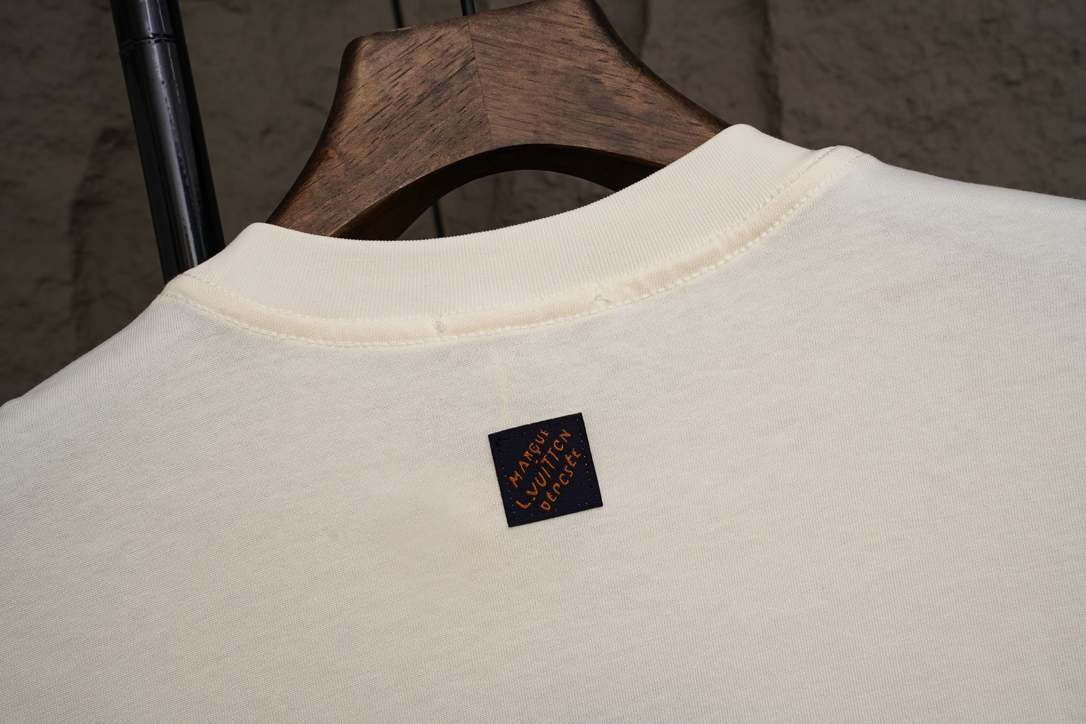 U1R76E19 Popular T-shirts