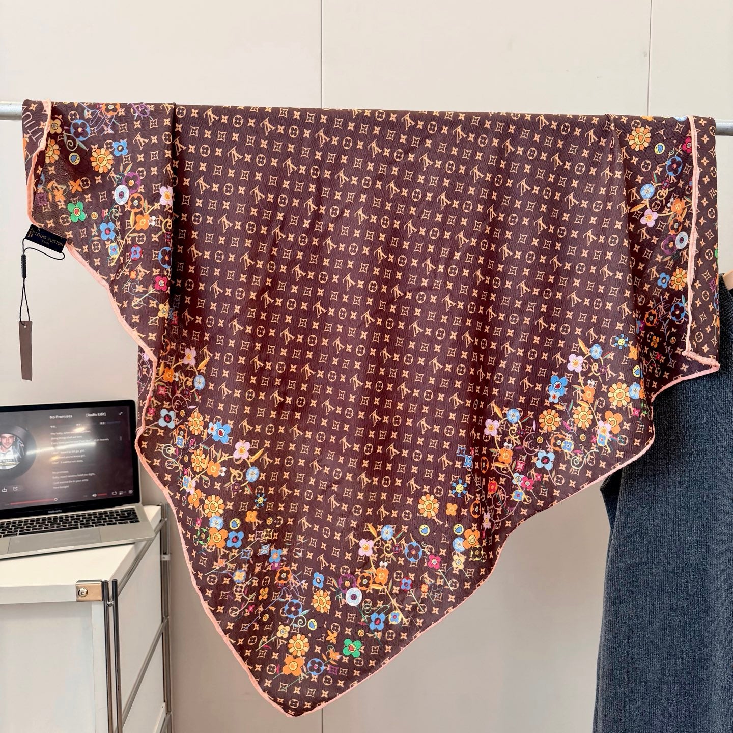 W1N36E29 Popular Silk Scarve