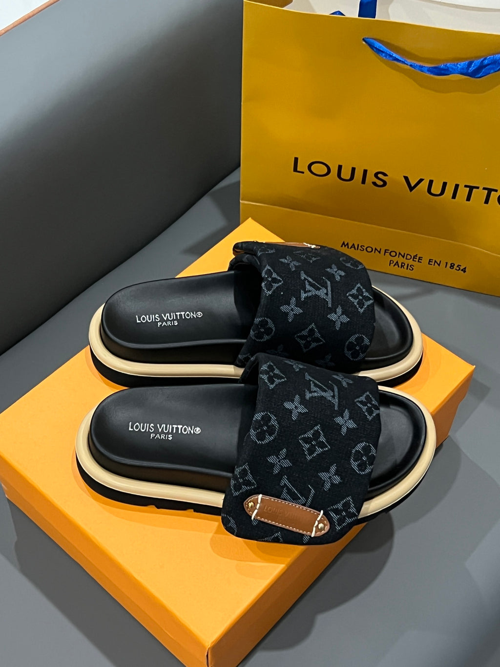 Z1Z54E73 Popular Slippers