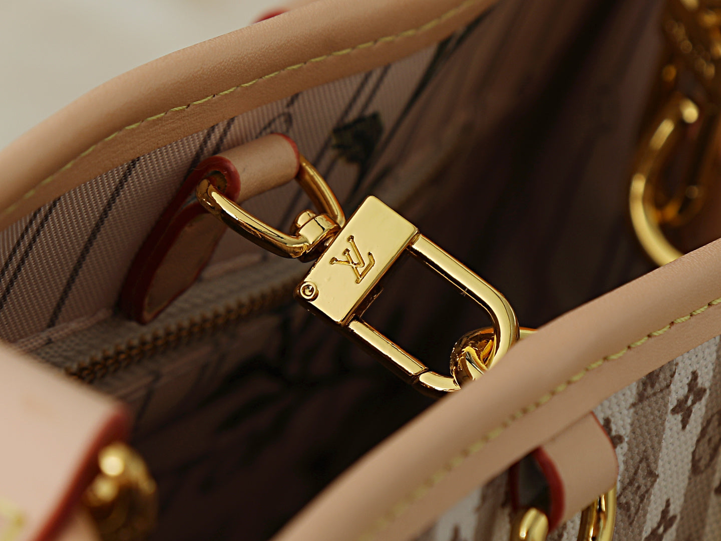 B1R76E47 Popular bag