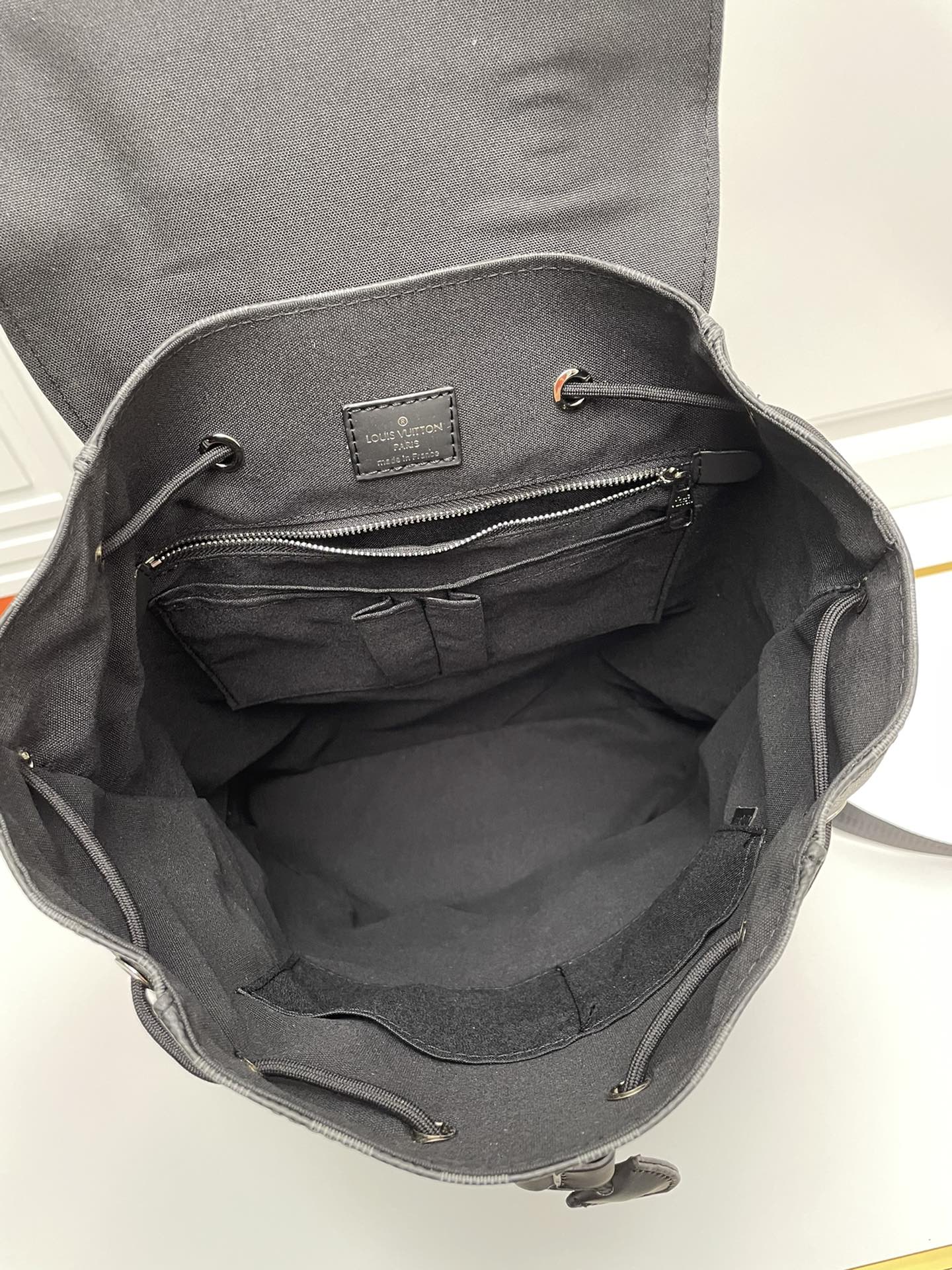 B1W15E68 Popular  leather Backpacks