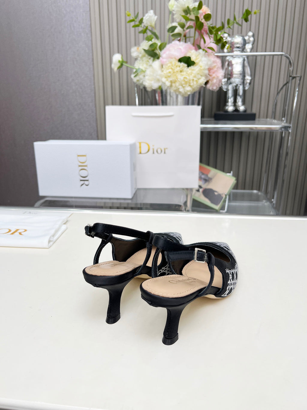 Z2Q95D116 Popular high-quality leather  High heels