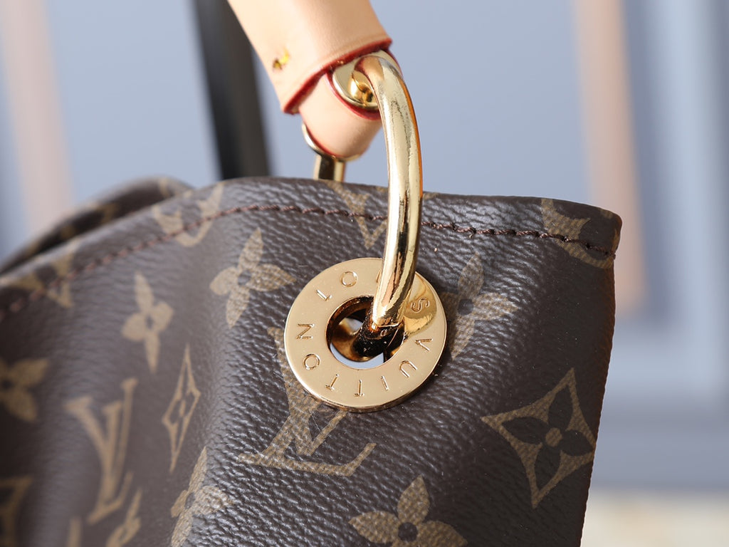 B1P46E65 Popular leather bag
