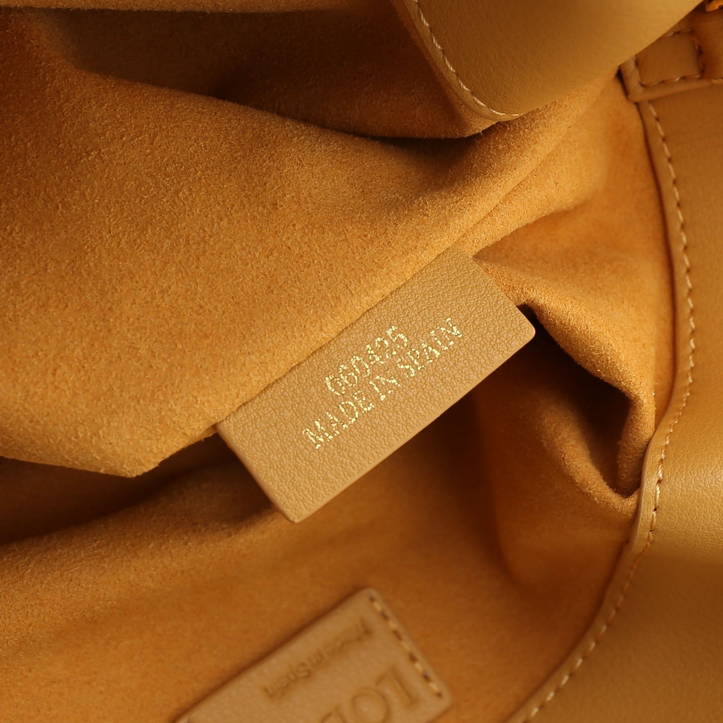 B1R66A8 Popular leather bag