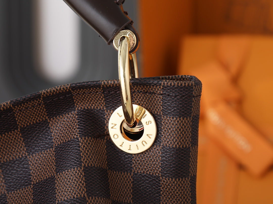 B1P46E67 Popular bag