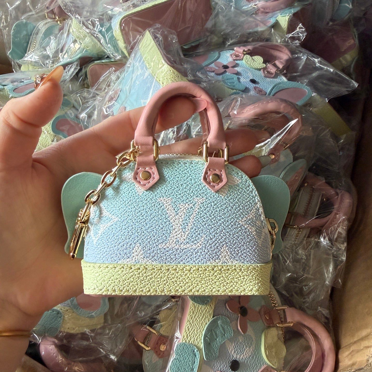 A1R76E103 Popular bag 's charms accessories