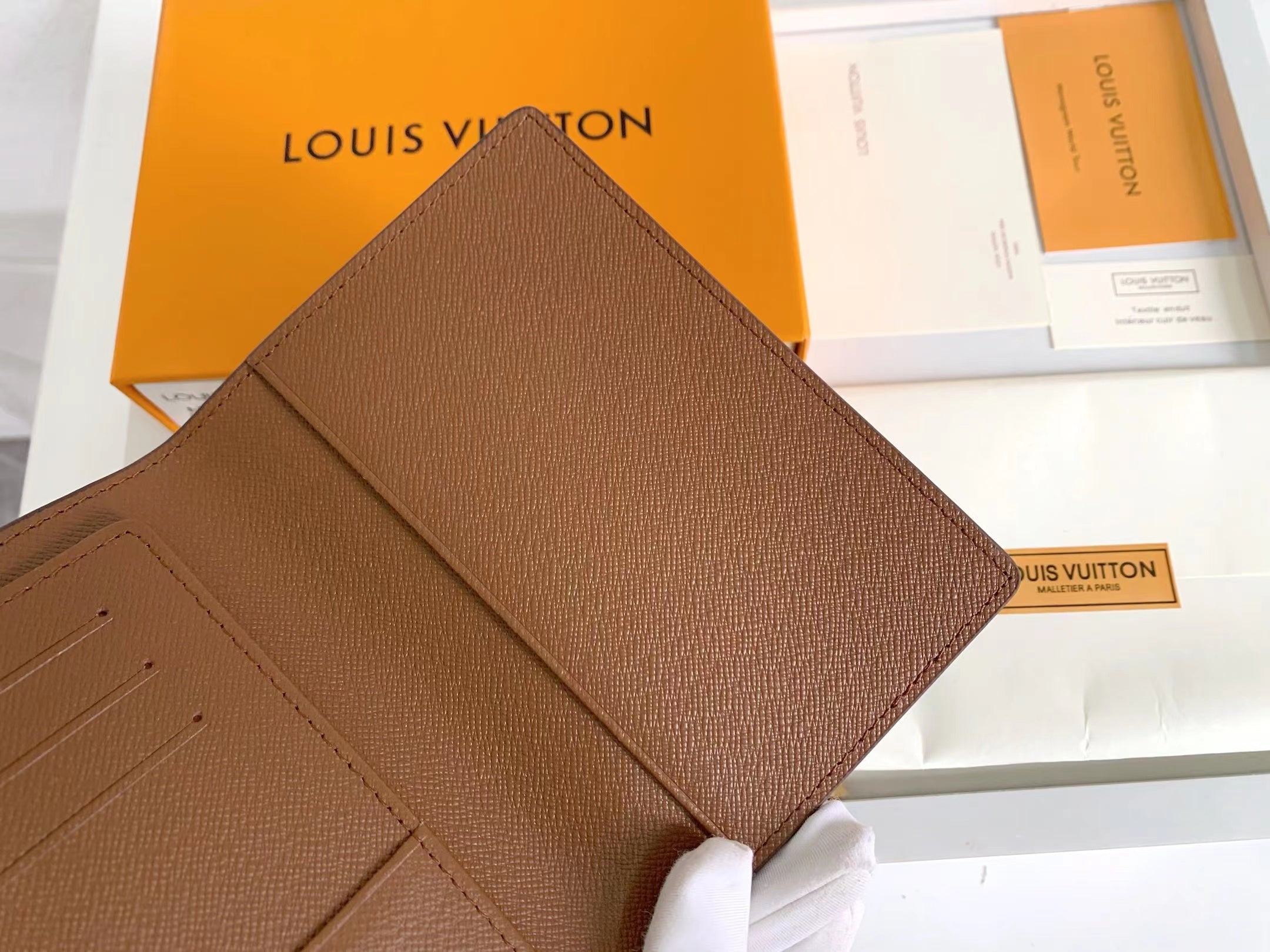 B1A42E300 Popular  leather wallets