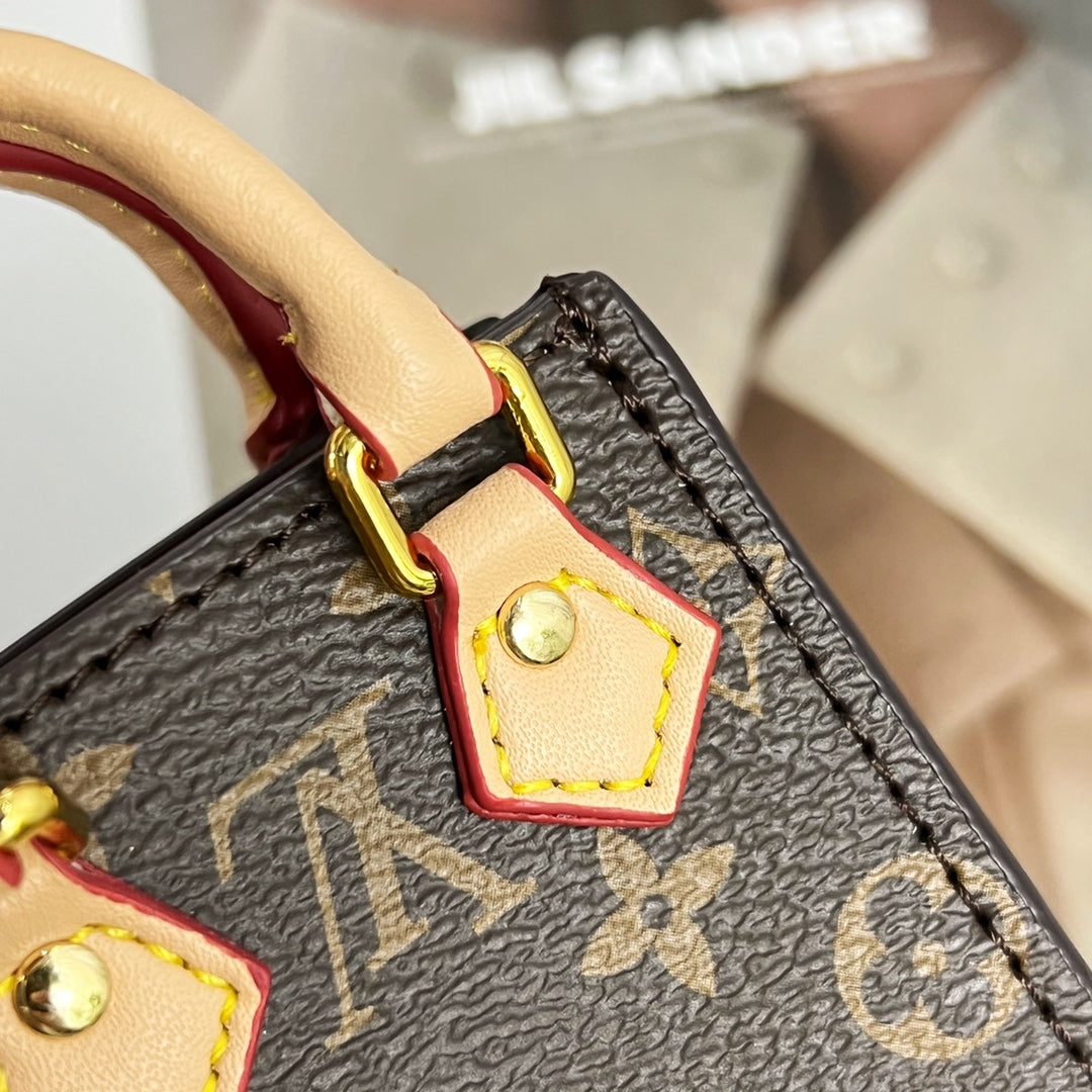 A1Z105ZE7 Popular bag 's charms accessories