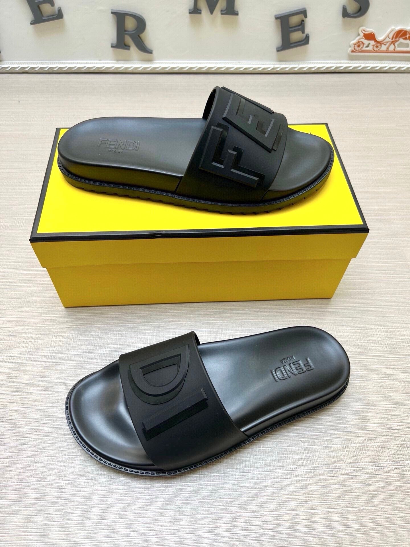 Z5Z35F281  Popular Slippers