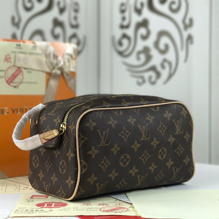 B1P11E870 Popular leather bag 