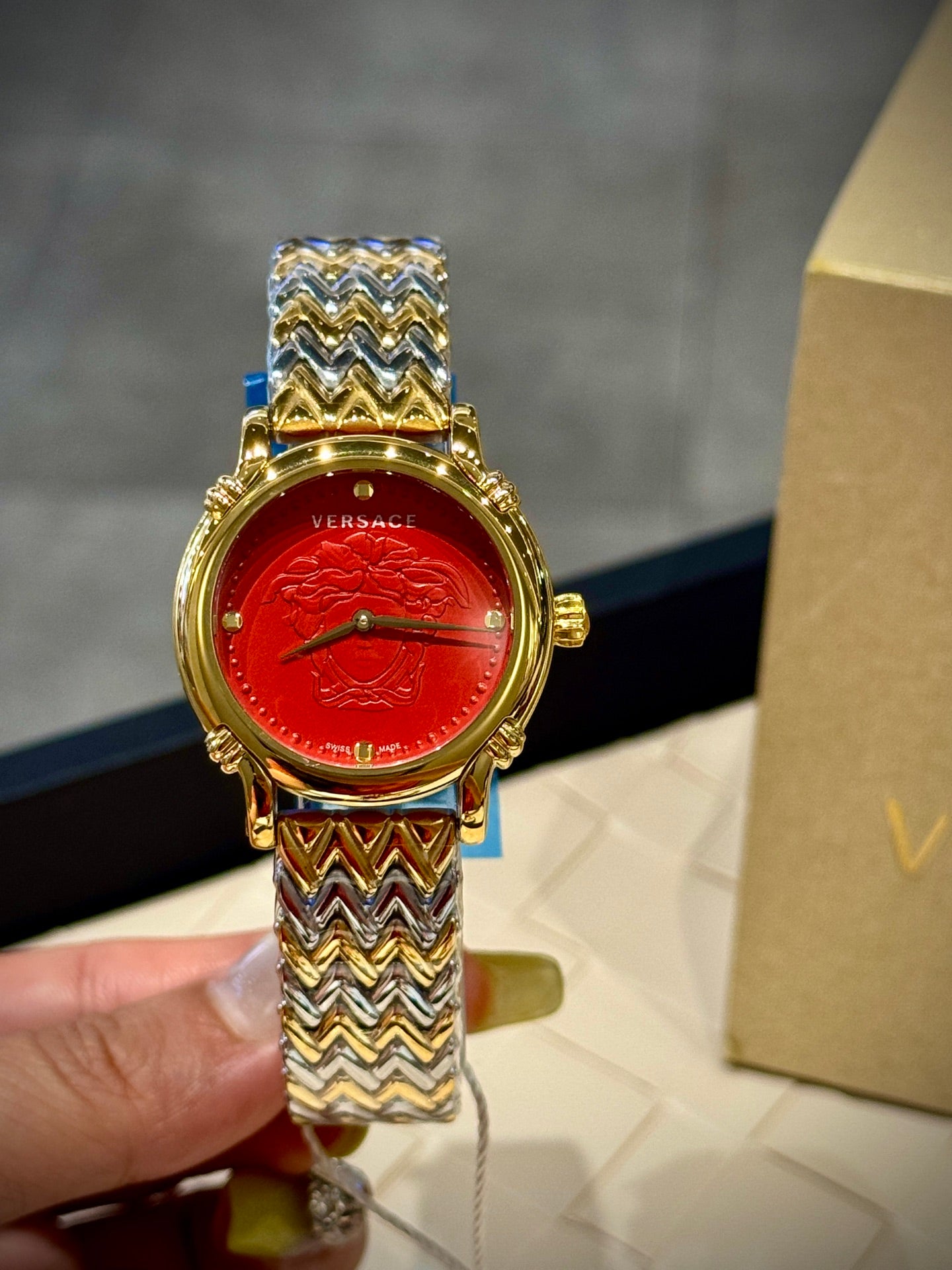 L1R36V77 Popular Watches