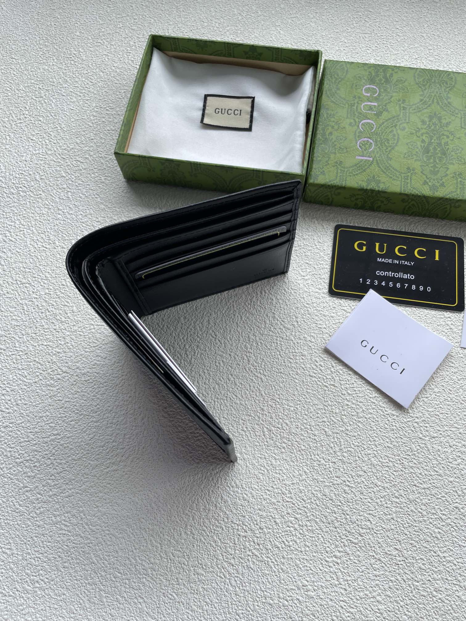 B1X56B9 Popular leather wallets ( with full packaging )