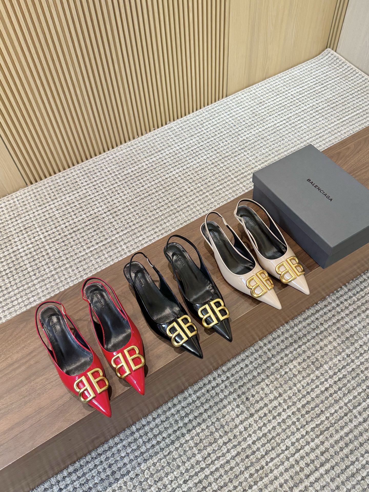 Z2Q55J45 Popular  leather High heels