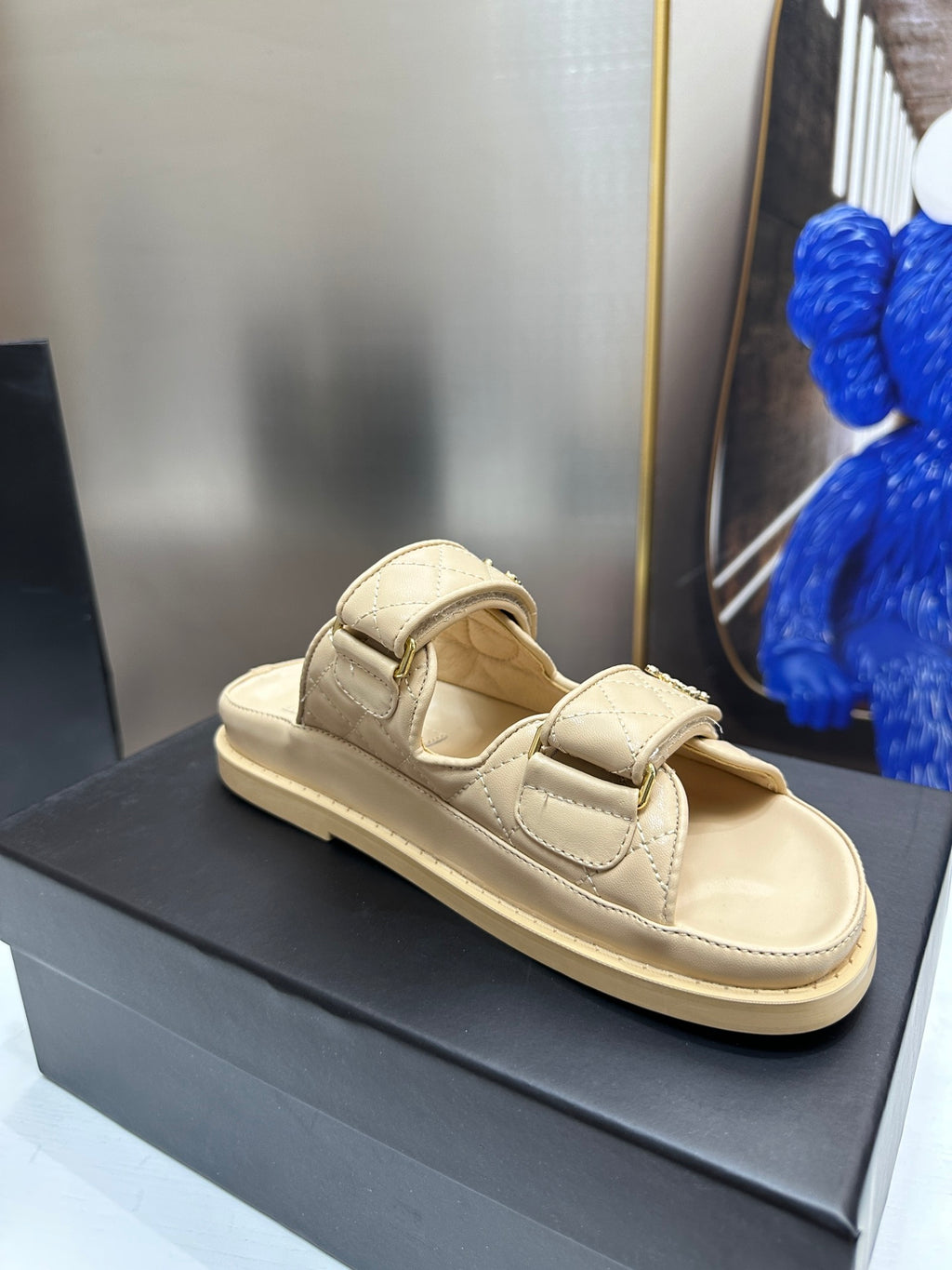 Z1R45C1  Popular sandals