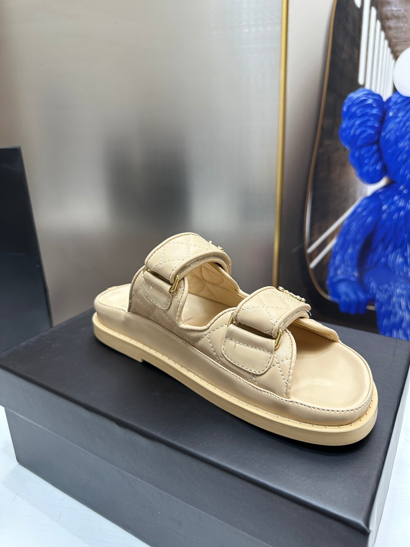 Z1R45C1  Popular sandals