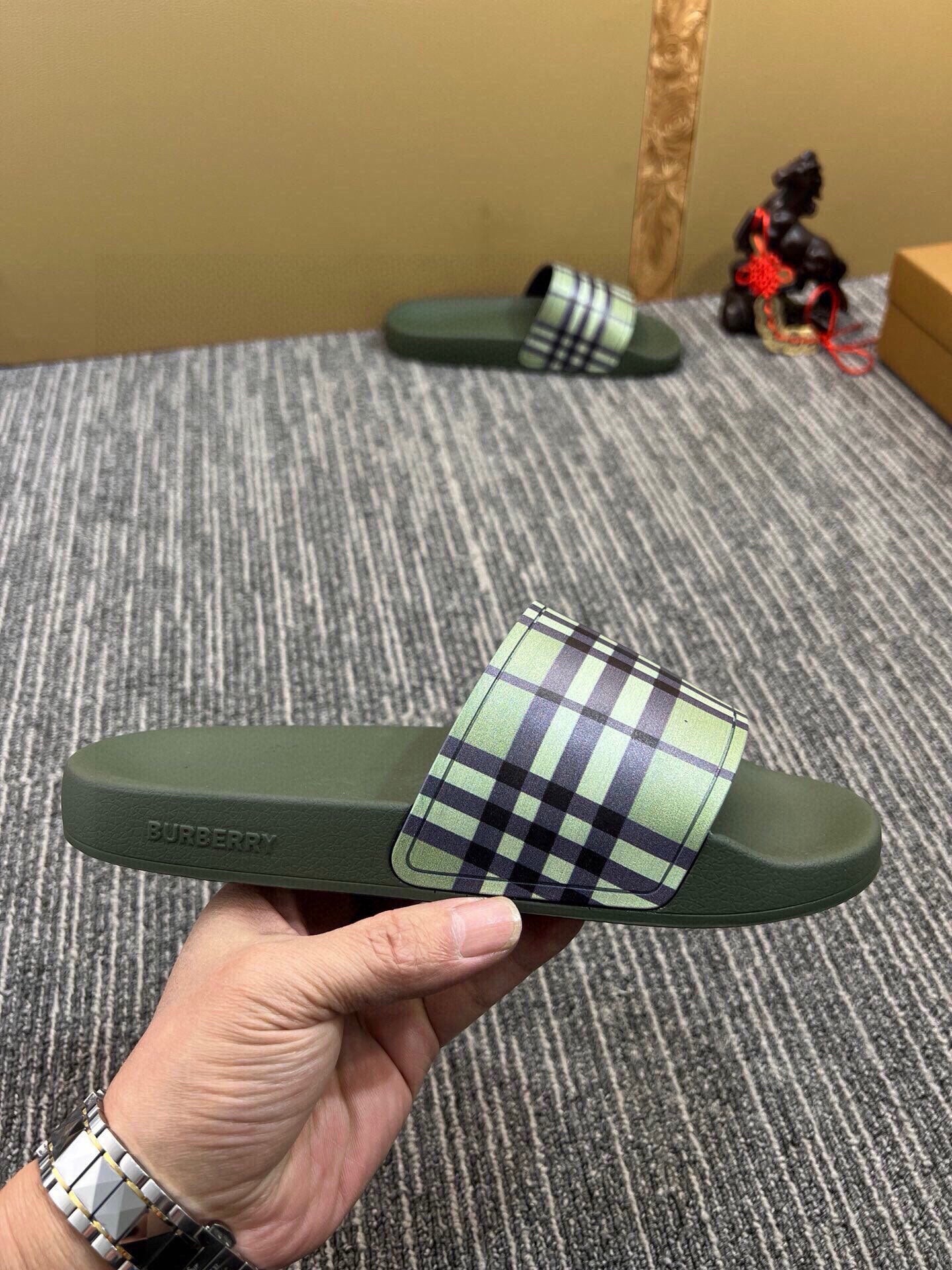 Z5Z35R259 Popular Slippers