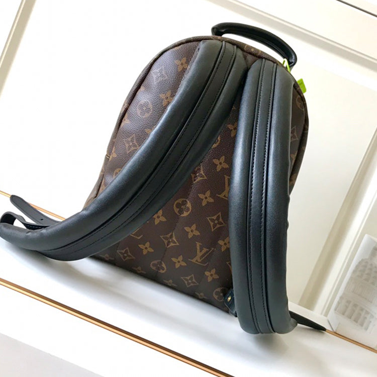B1P11E70 Popular leather backpacks
