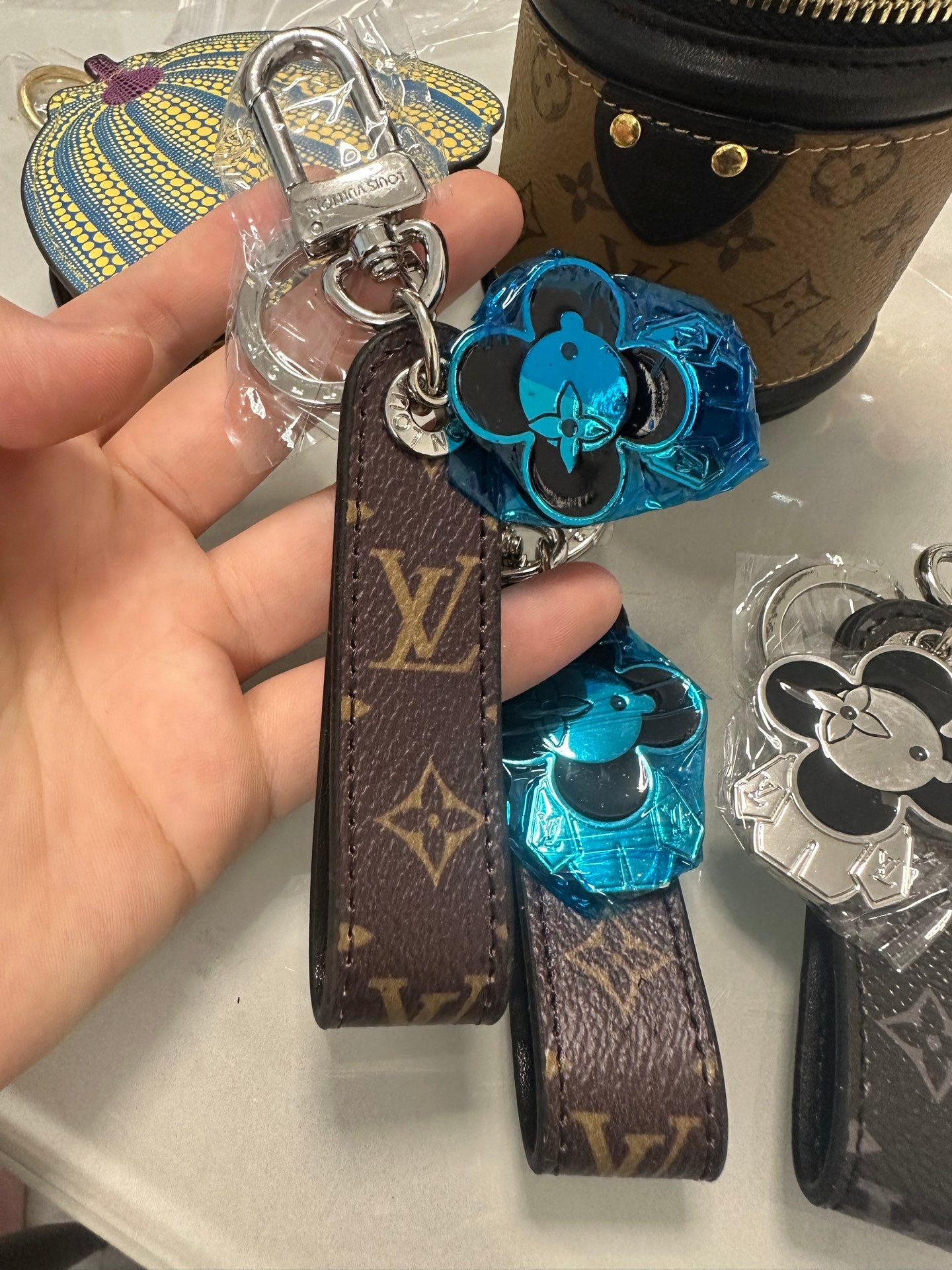 A1Z105E27 Popular bag 's charms accessories