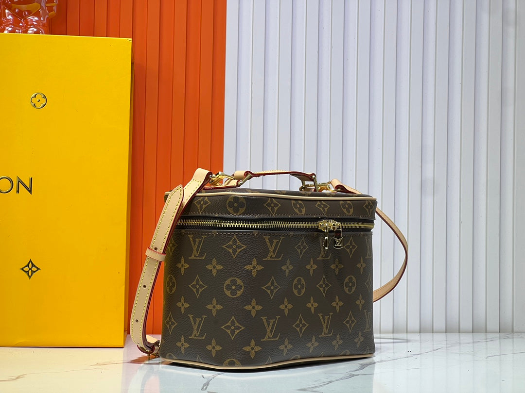 B1X45E10 Popular  leather bag