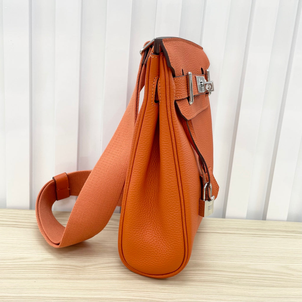 B1P36H46 Popular leather bag
