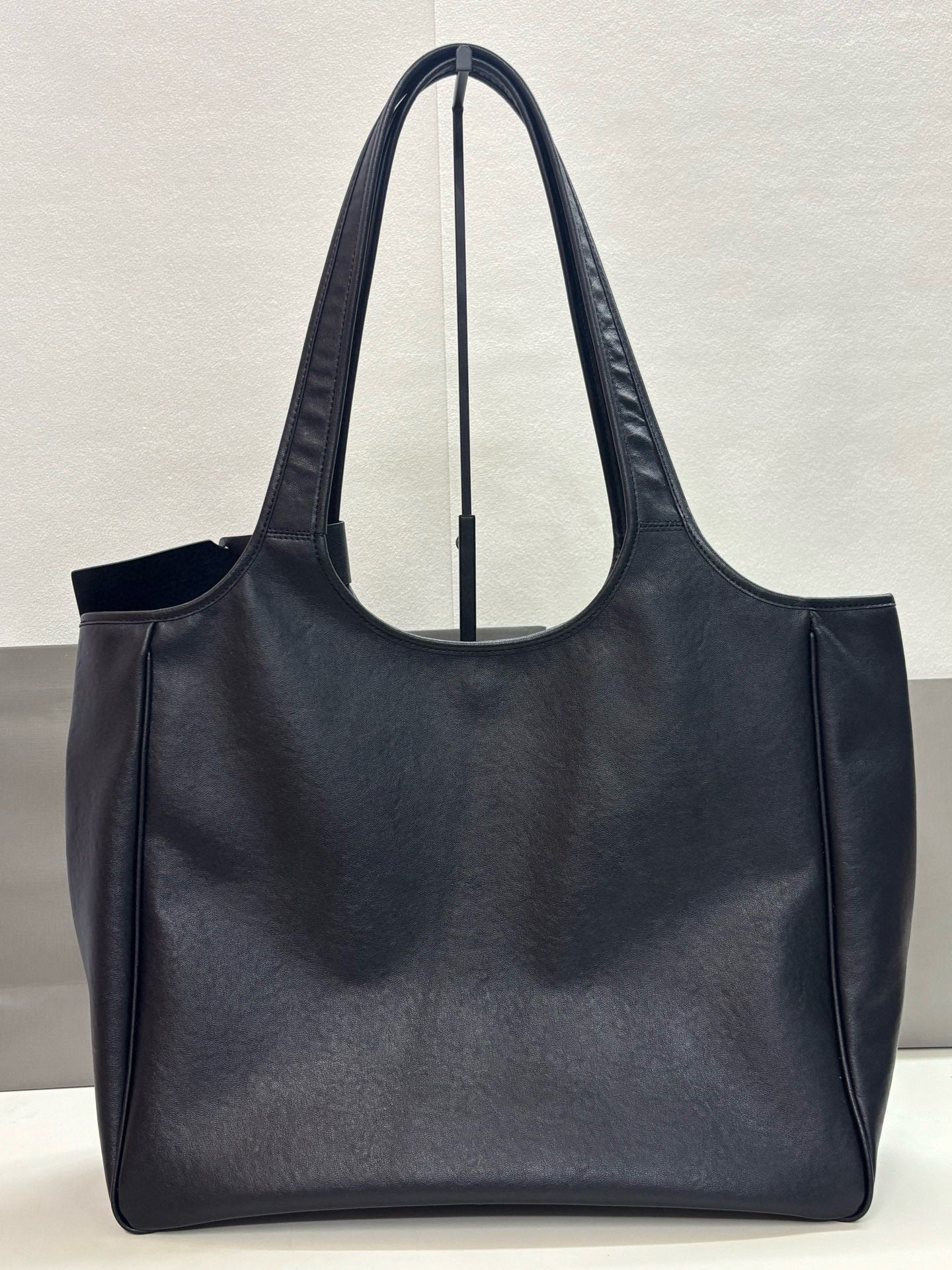 B1P46J147 Popular leather bags